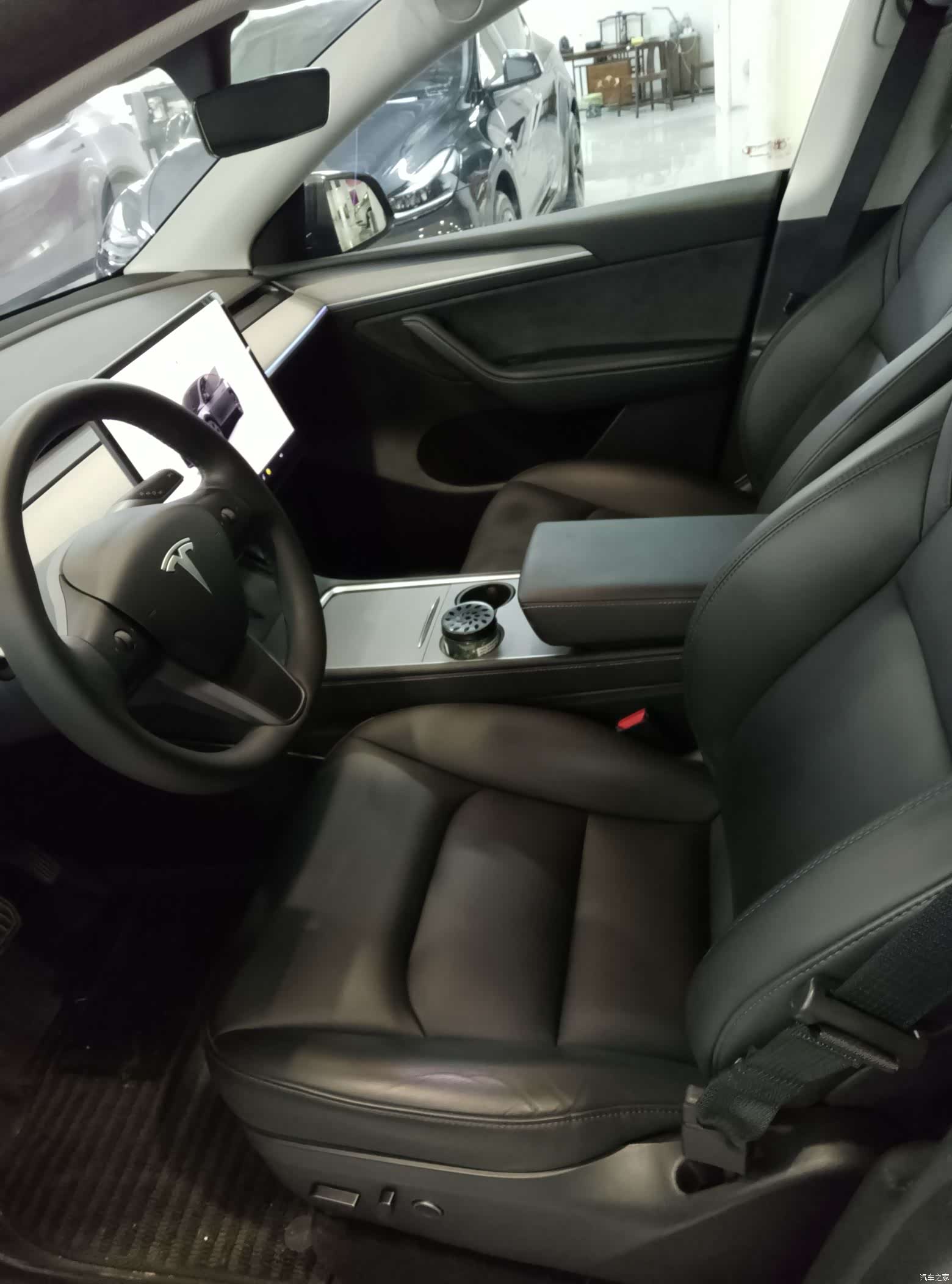 Tesla Model Y, 2024 4