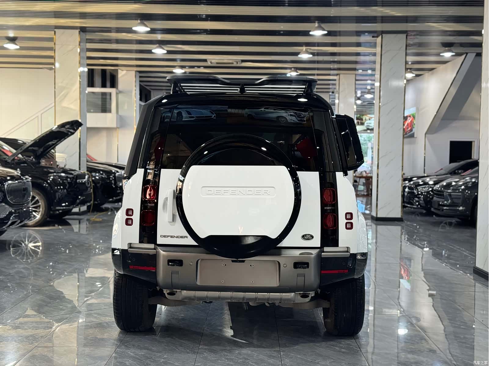 Land Rover Defender, 2026 16