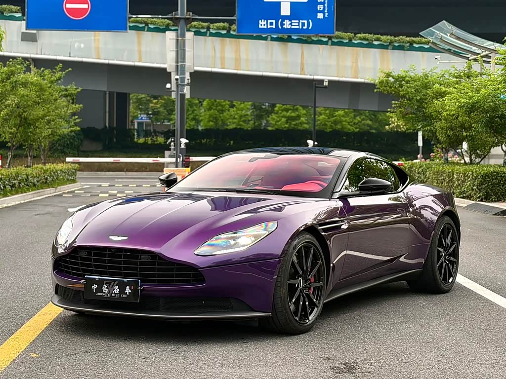 Aston Martin DB11