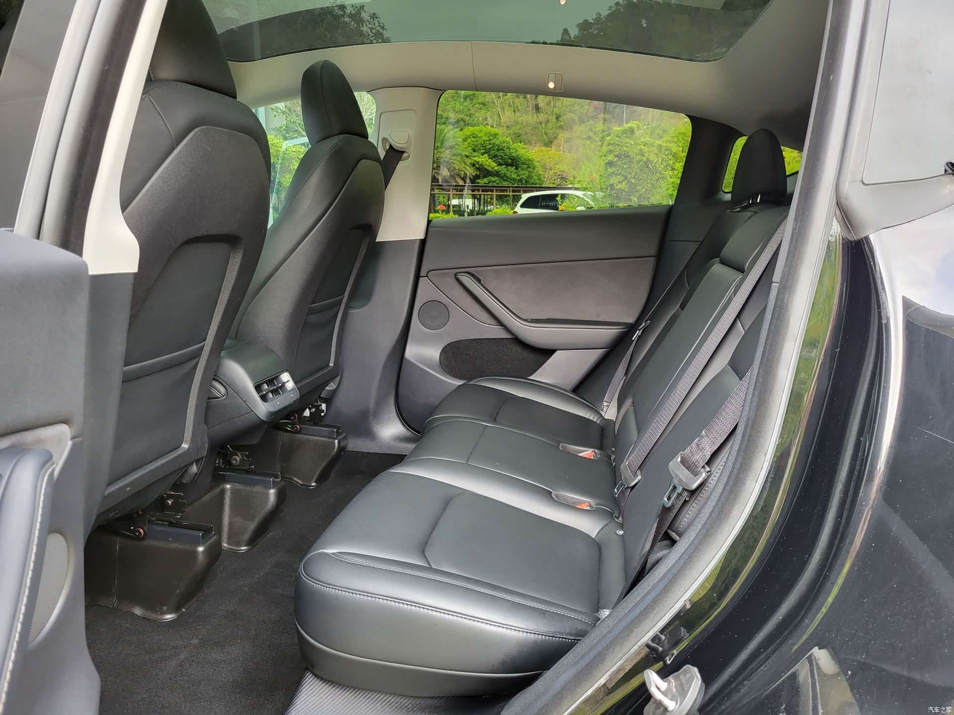 Tesla Model Y, 2023 10