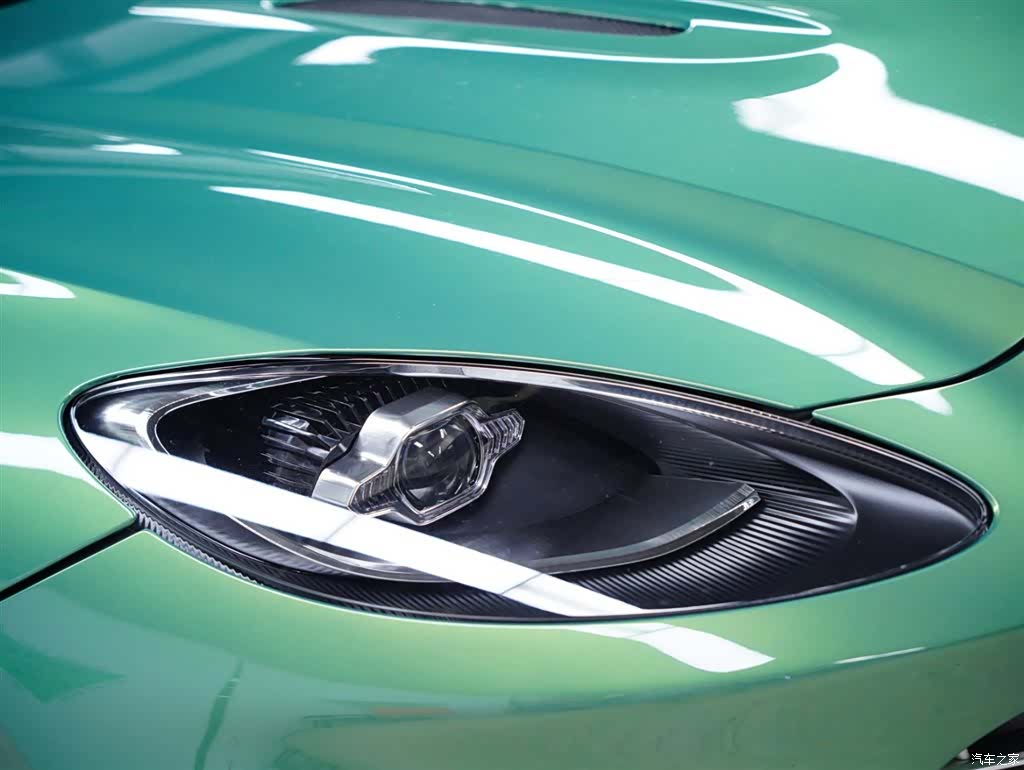 Aston Martin DBX, 2023 20