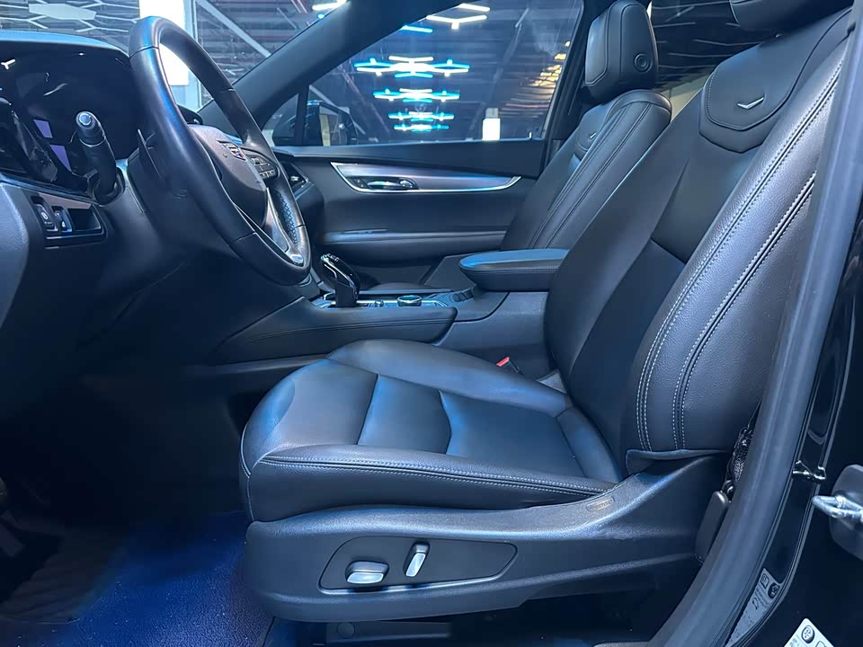 Cadillac XT6