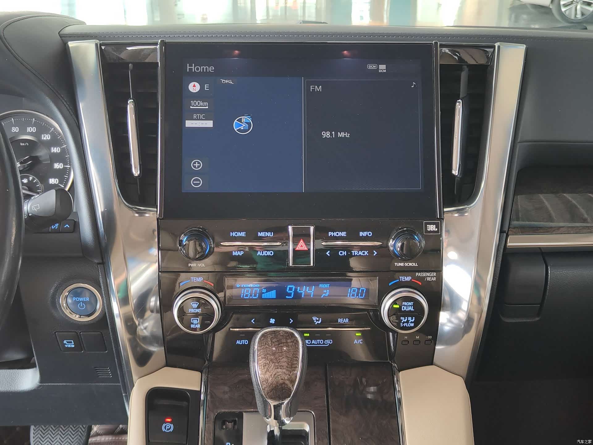 Toyota Vellfire, 2021 все фото