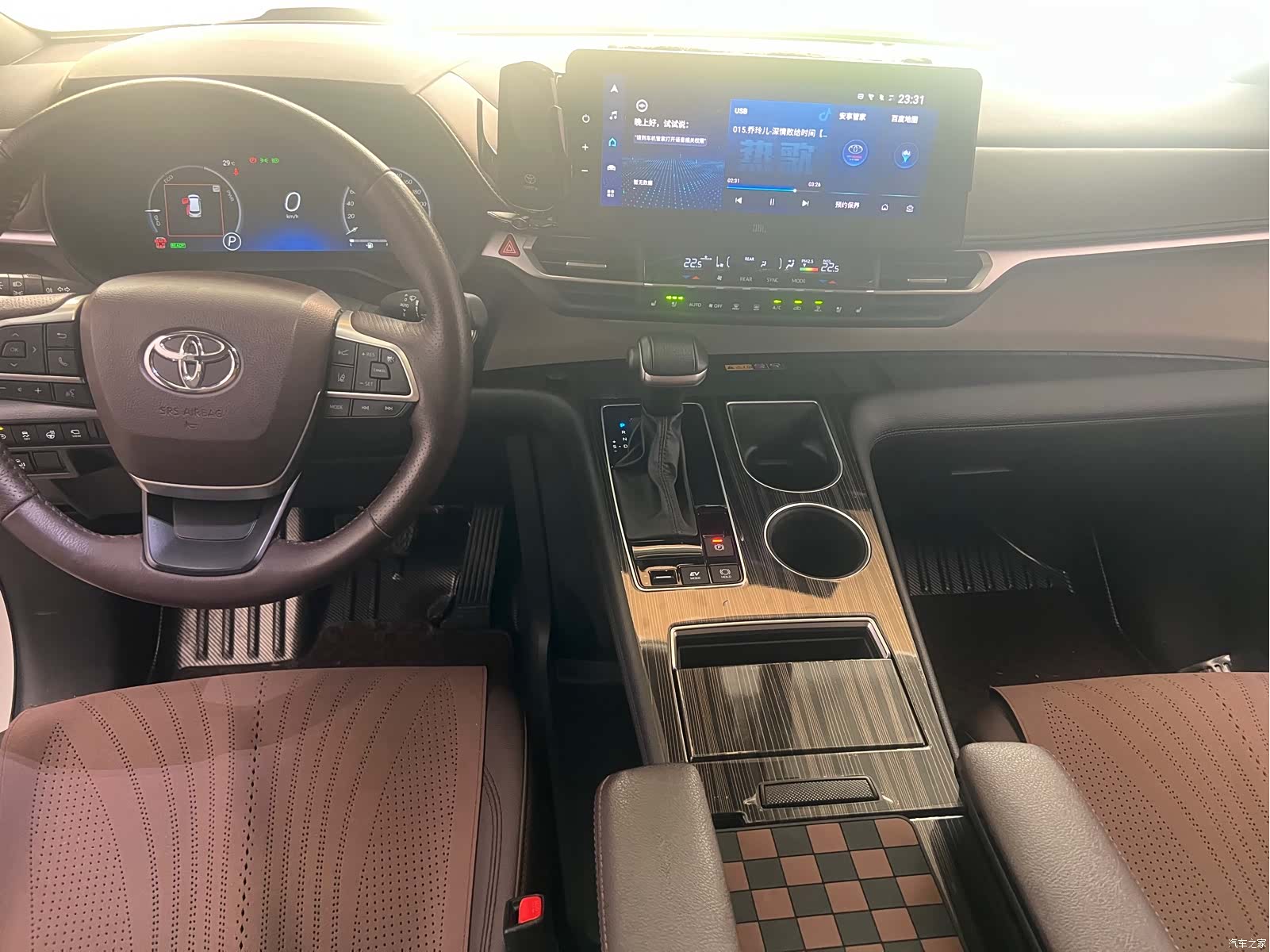 Toyota Granvia, 2023 8