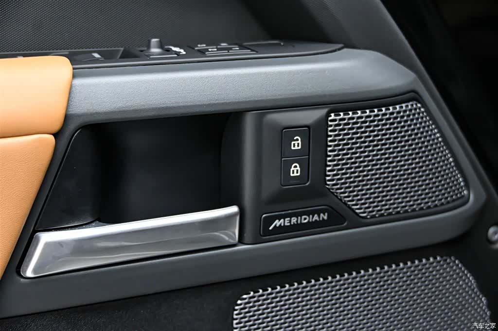 Land Rover Defender, 2024 25
