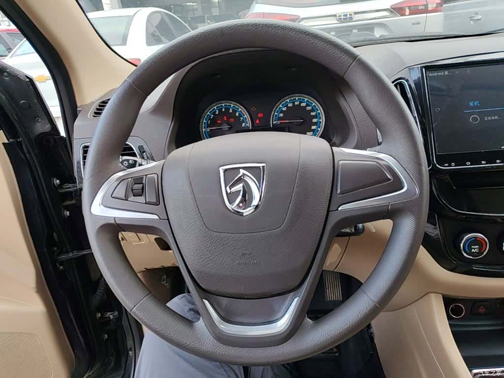 Wuling 730, 2015 11