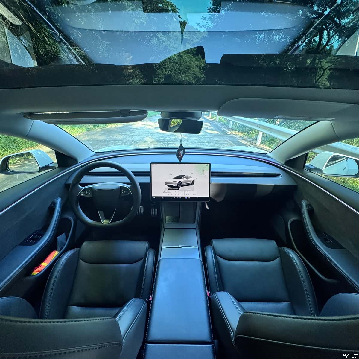 Tesla Model 3, 2024 11