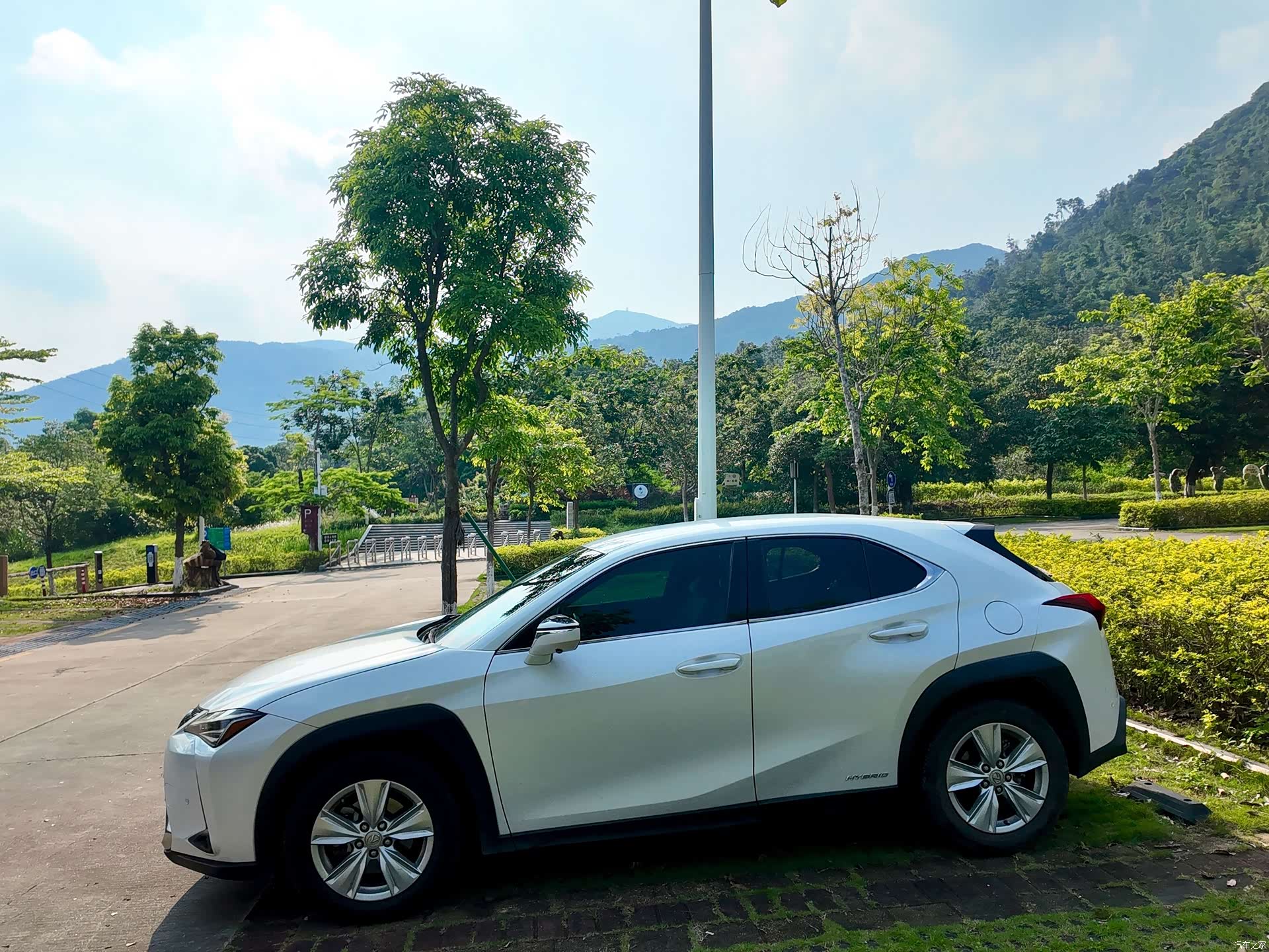 Lexus UX, 2019 4