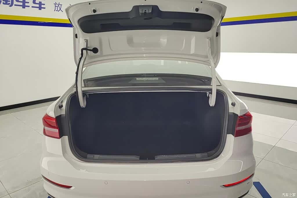 Volkswagen Lavida, 2020 4