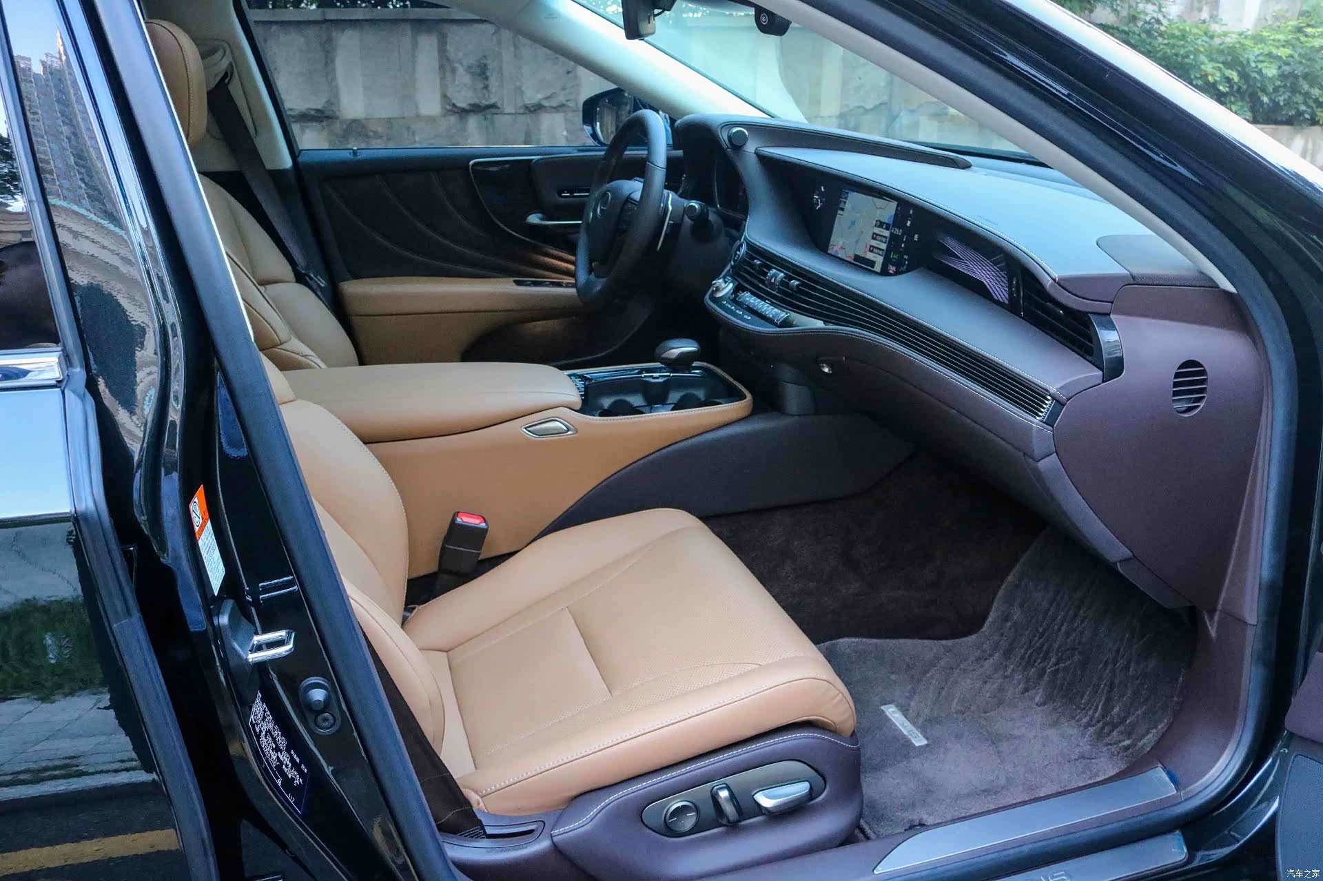 Lexus LS, 2020 7