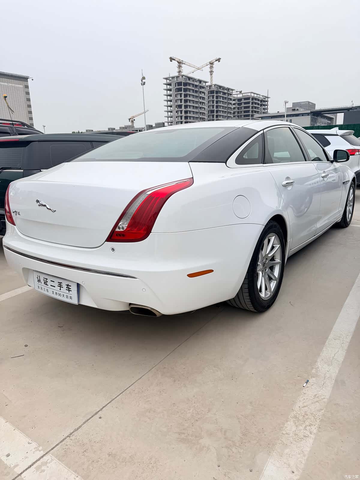 Jaguar XJ, 2012 4