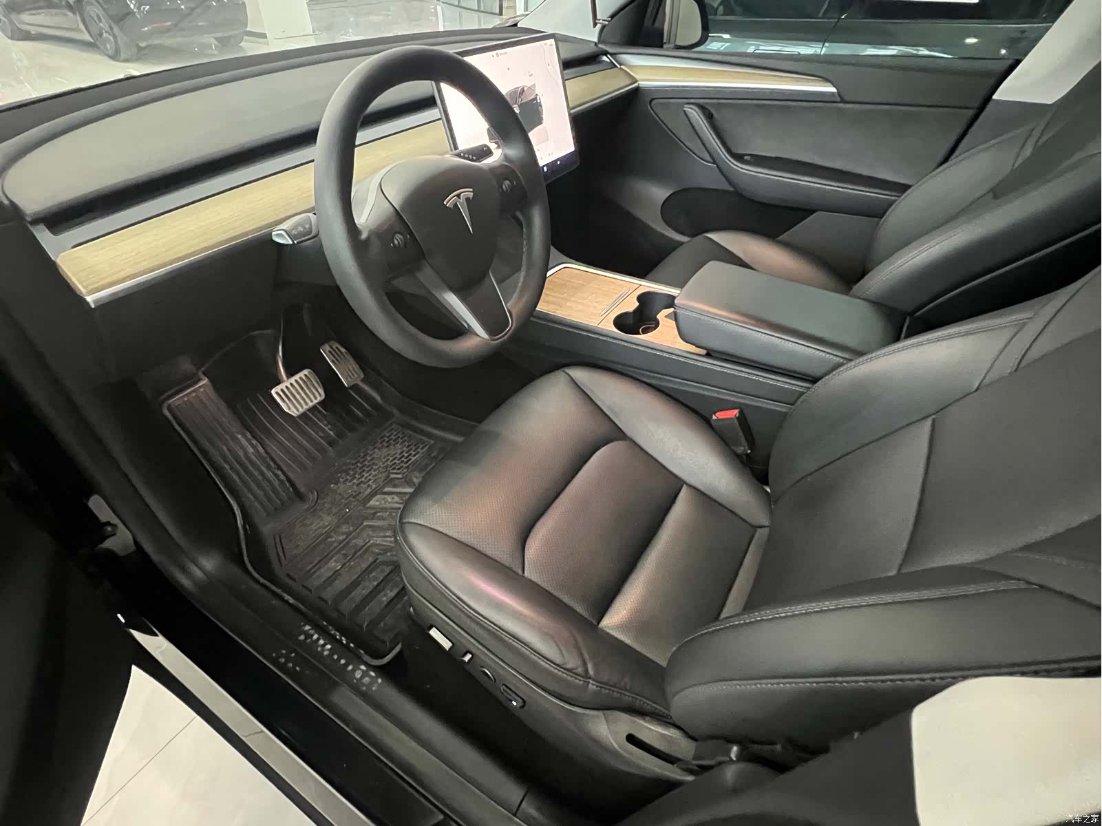 Tesla Model Y, 2023 7