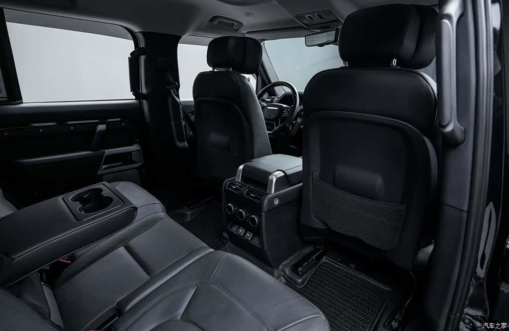 Land Rover Defender, 2023 24
