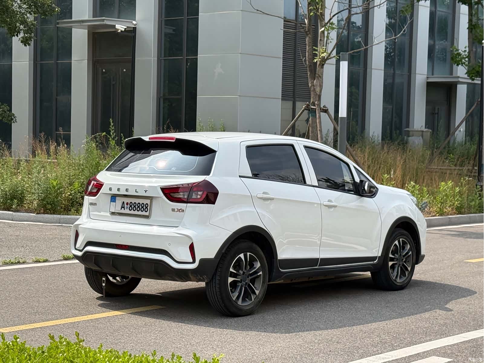 Geely EX3, 2022 все фото