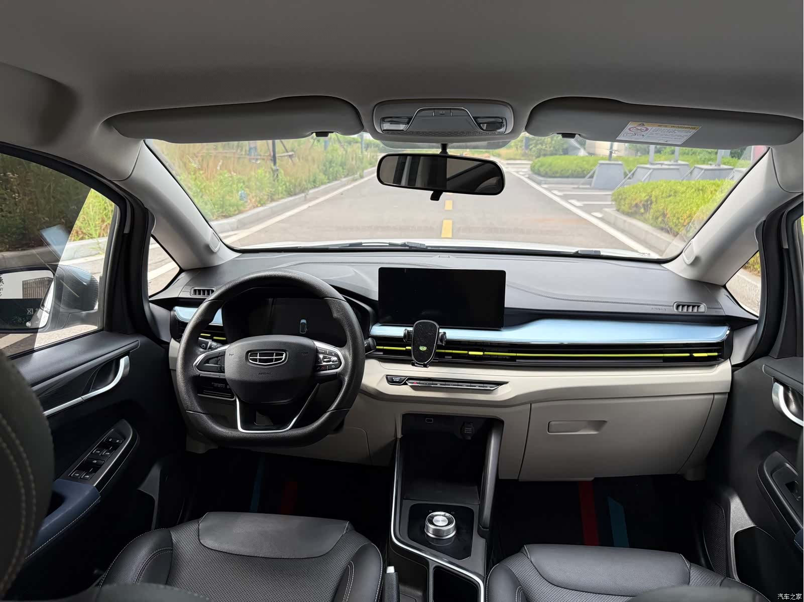Geely EX3, 2022 13