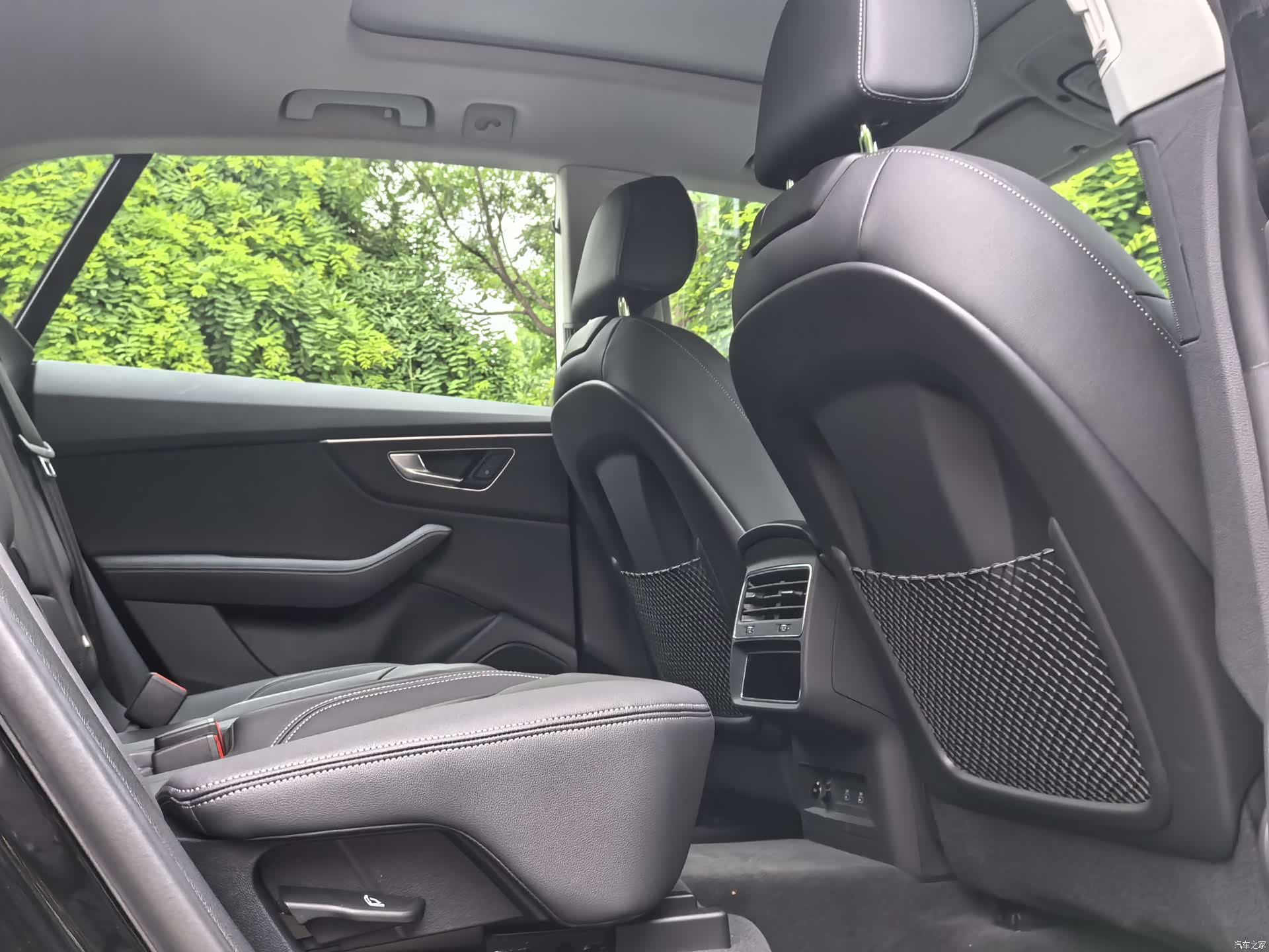 Audi Q8, 2025 11