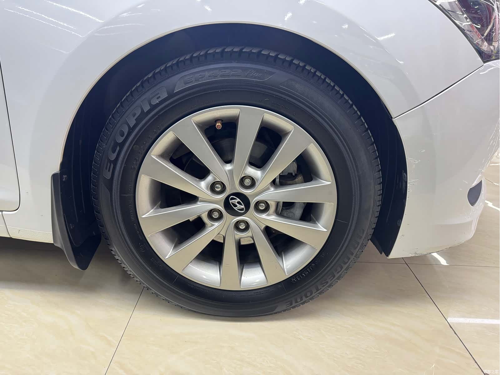 Hyundai GLS, 2015 8