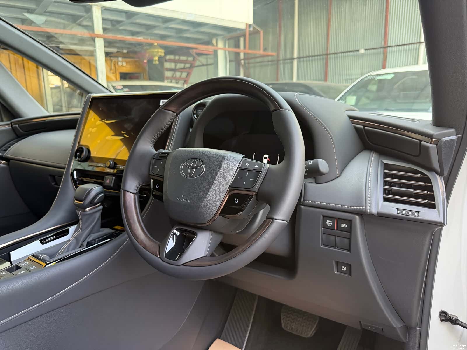 Toyota Alphard, 1900 10