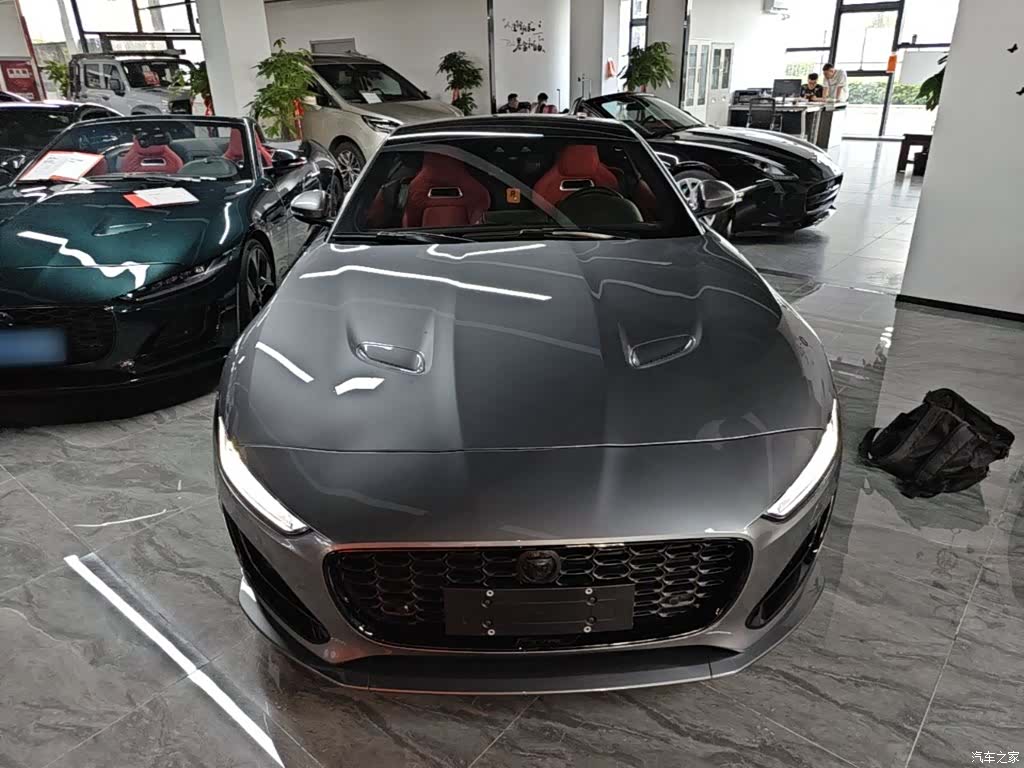 Jaguar F-TYPE, 2024 3