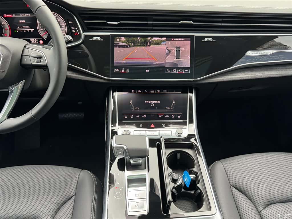 Audi Q8, 2025 18