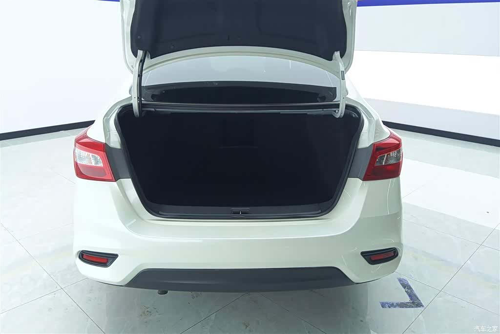 Nissan Sylphy, 2017 4