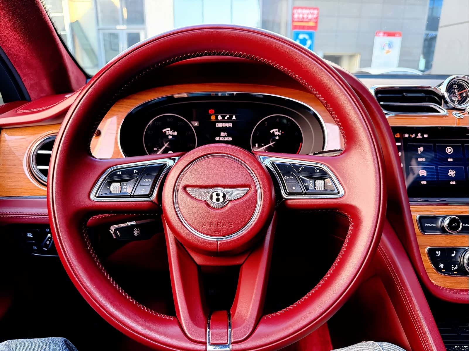 Bentley Bentayga, 2021 45