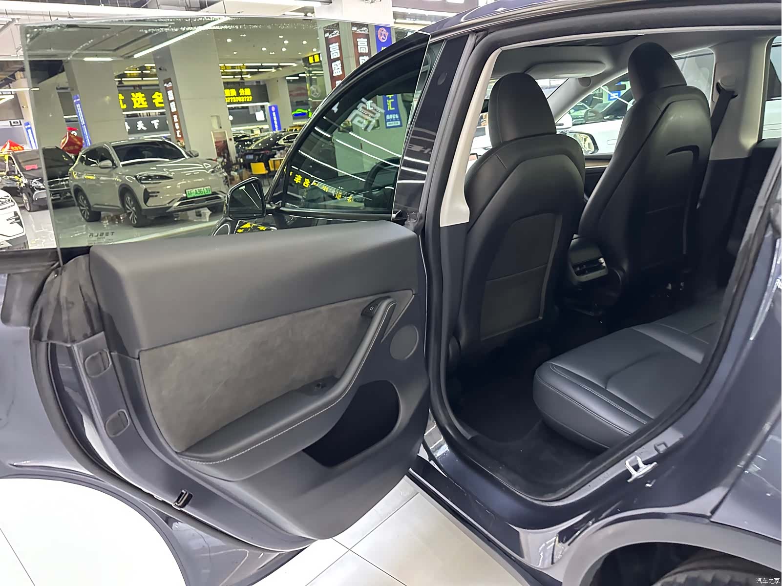 Tesla Model Y, 2023 15