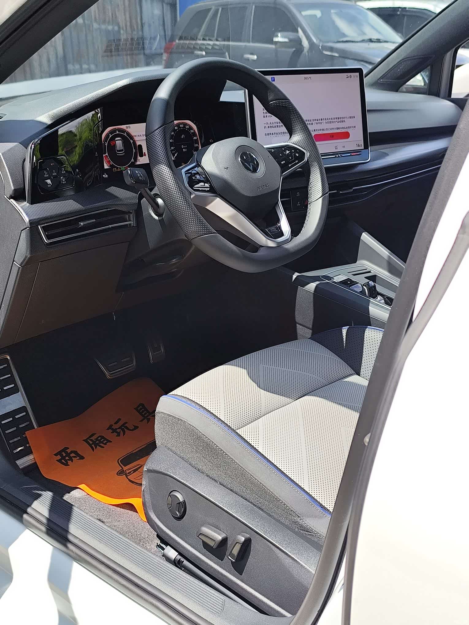 Volkswagen Golf, 2024 все фото