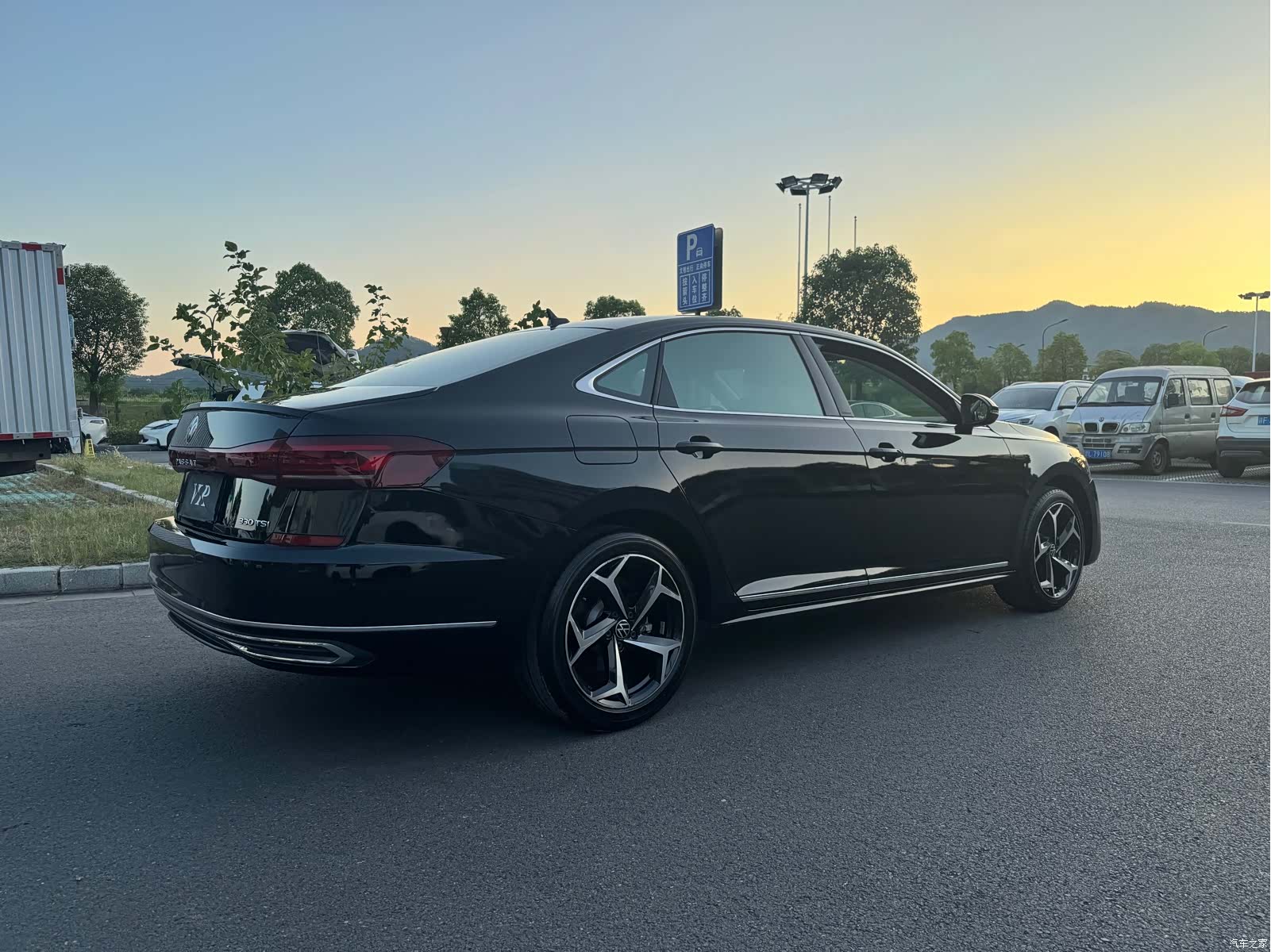 Volkswagen Passat, 2023 все фото