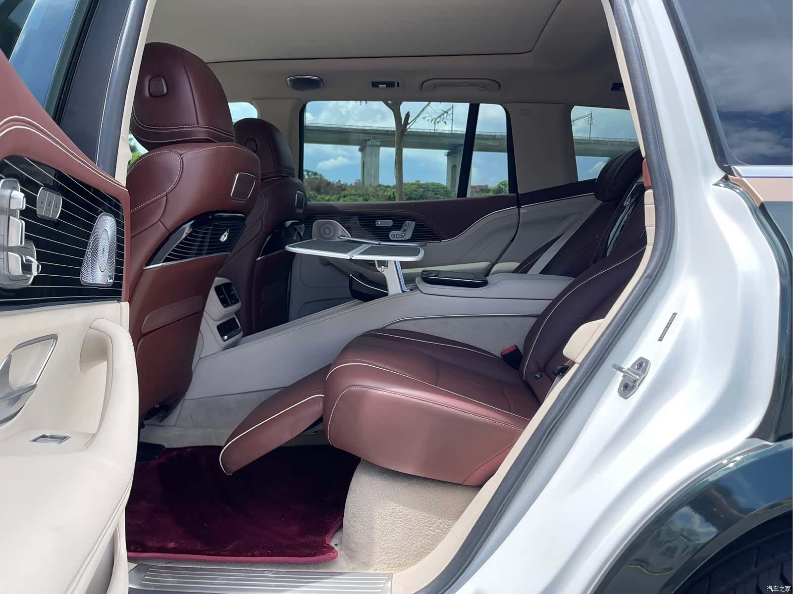 Maybach GLS, 2023 29