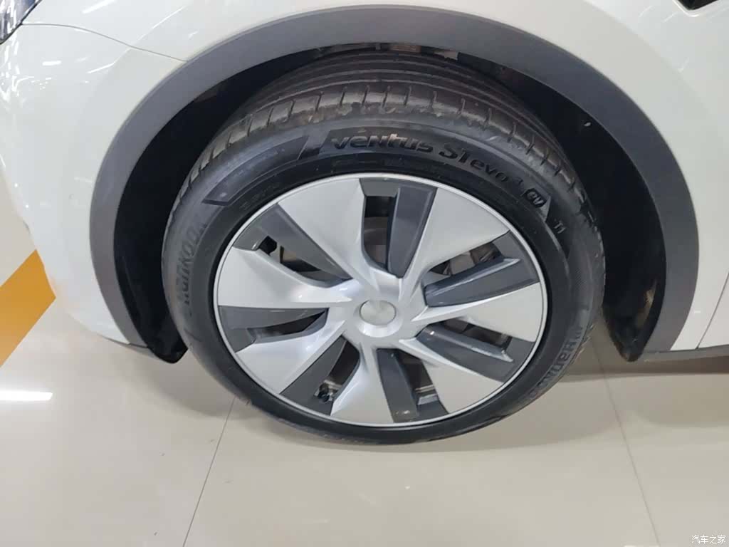 Tesla Model Y, 2022 23