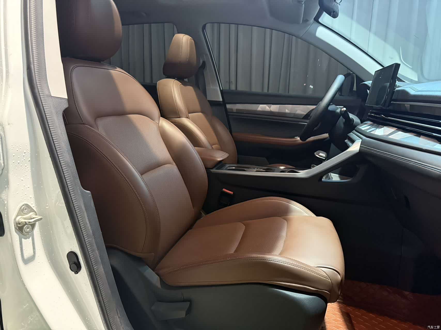 Geely X6, 2022 8