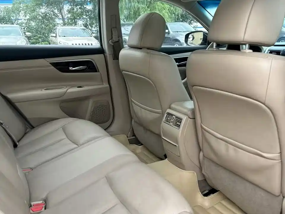 Nissan Teana