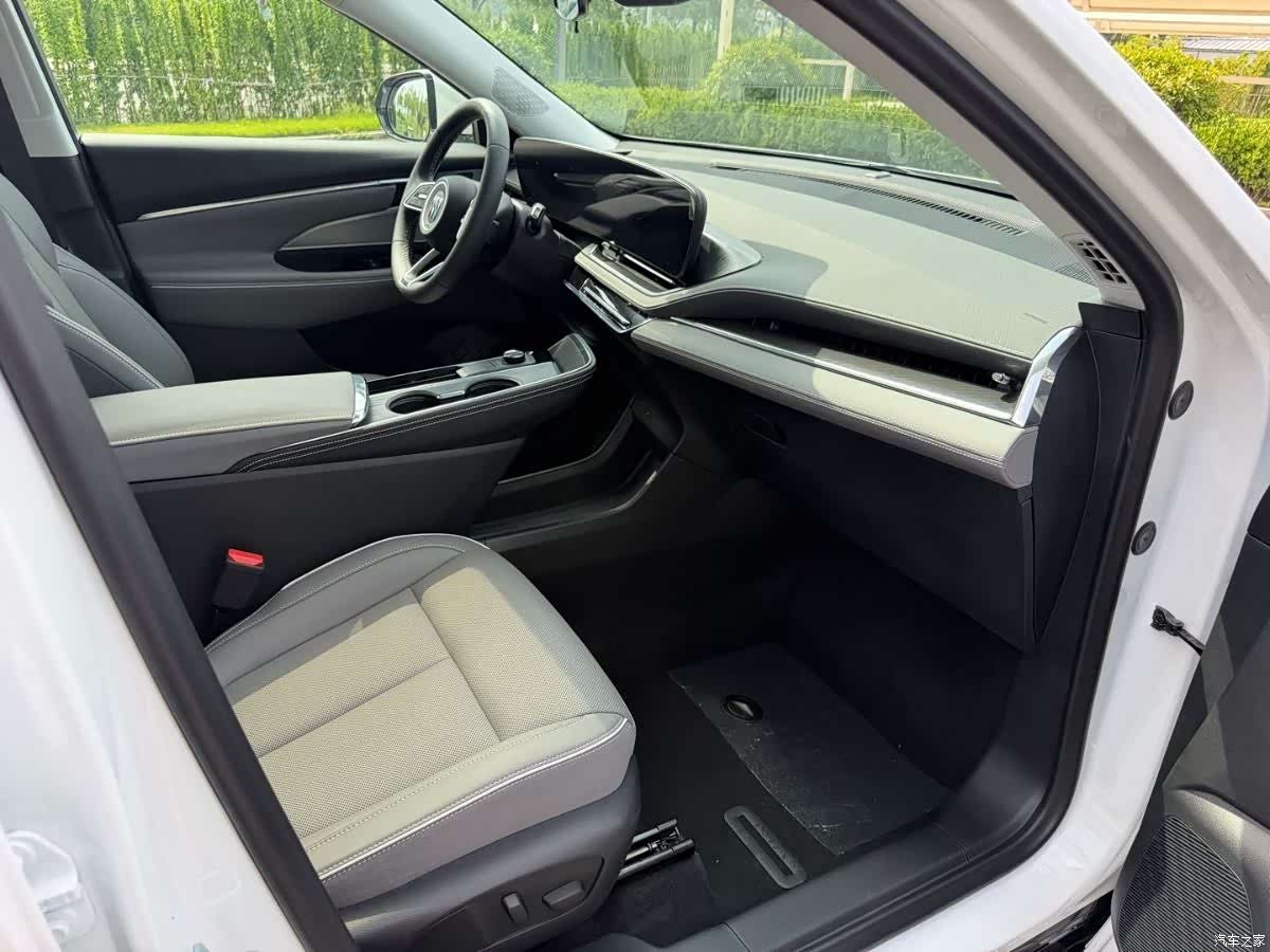 Buick E5, 2025 10
