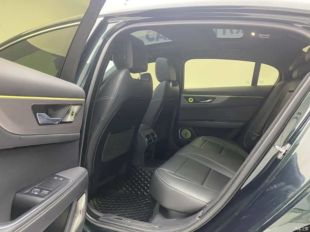 Land Rover XEL, 2023 19
