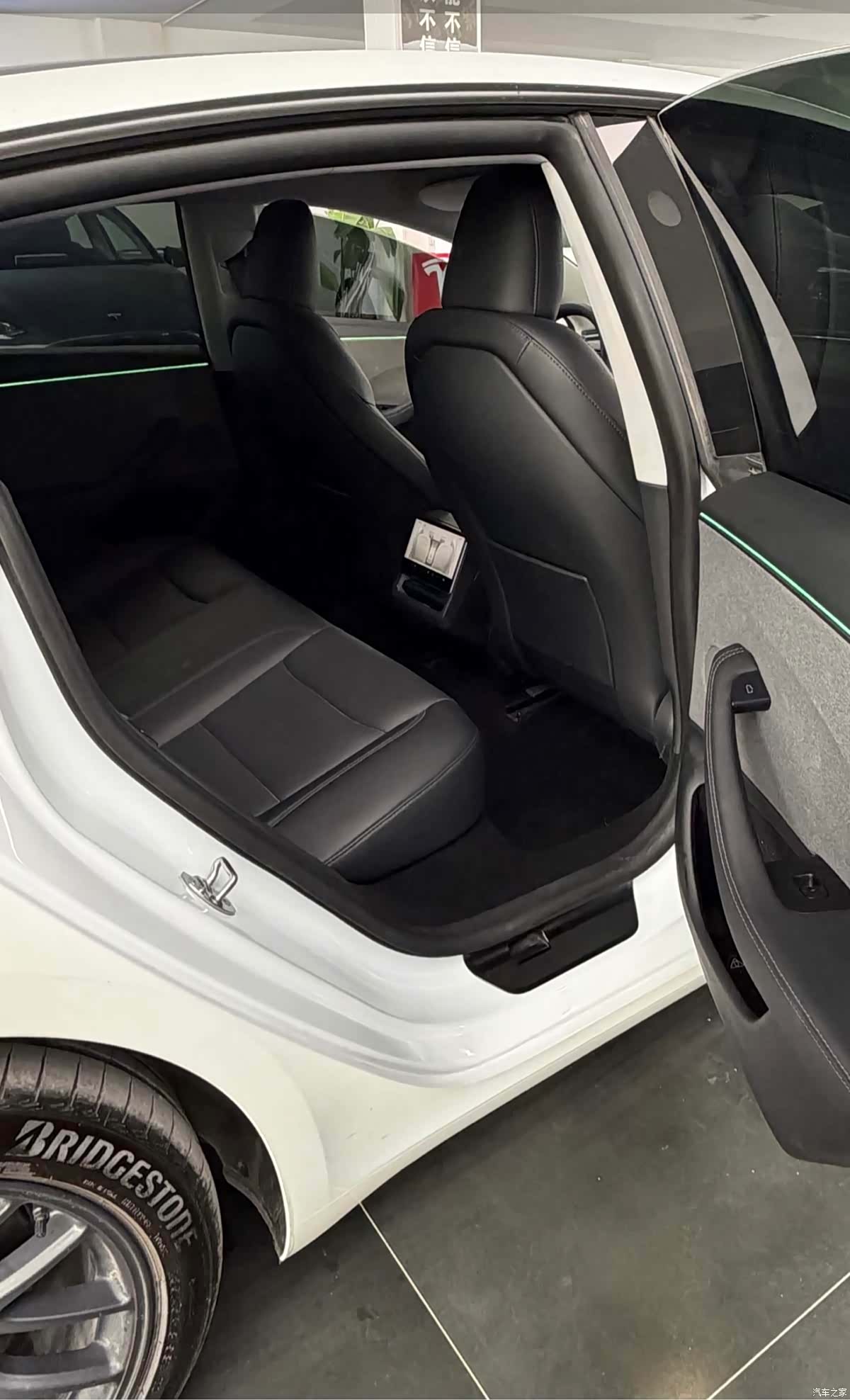 Tesla Model 3, 2025 11