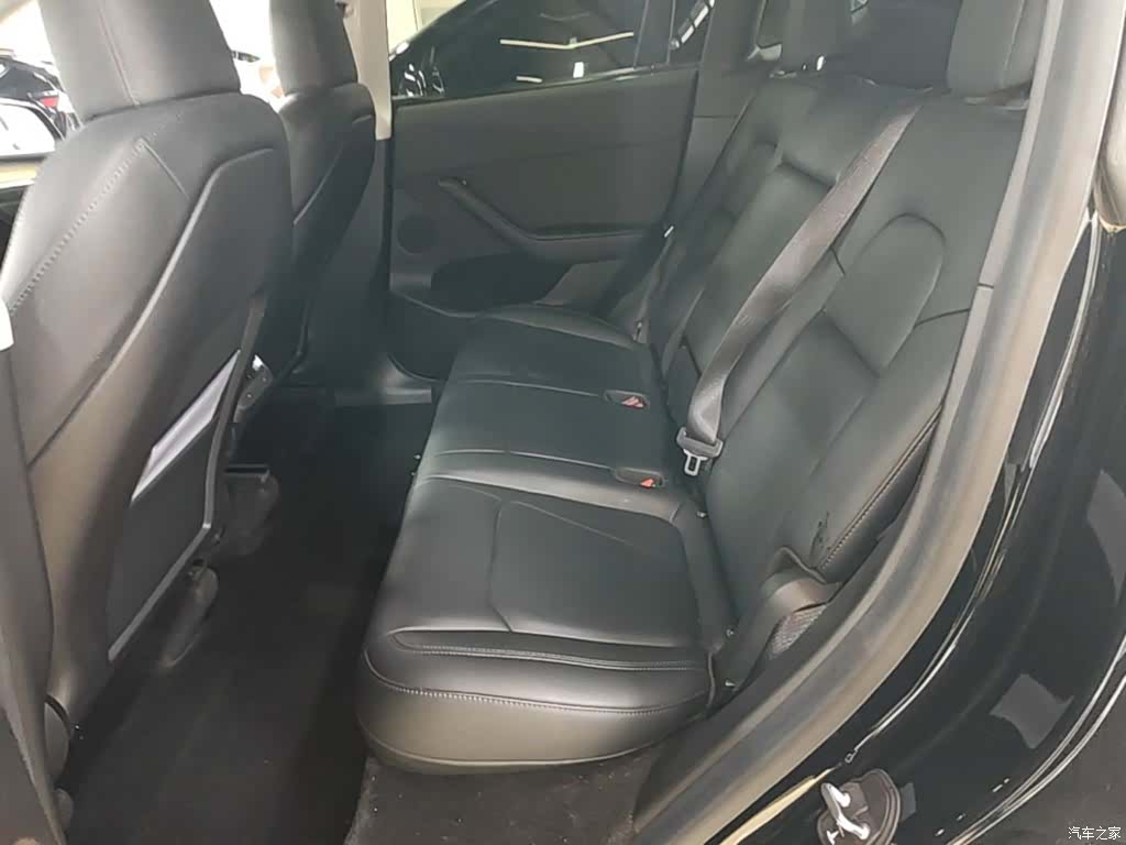 Tesla Model Y, 2022 17