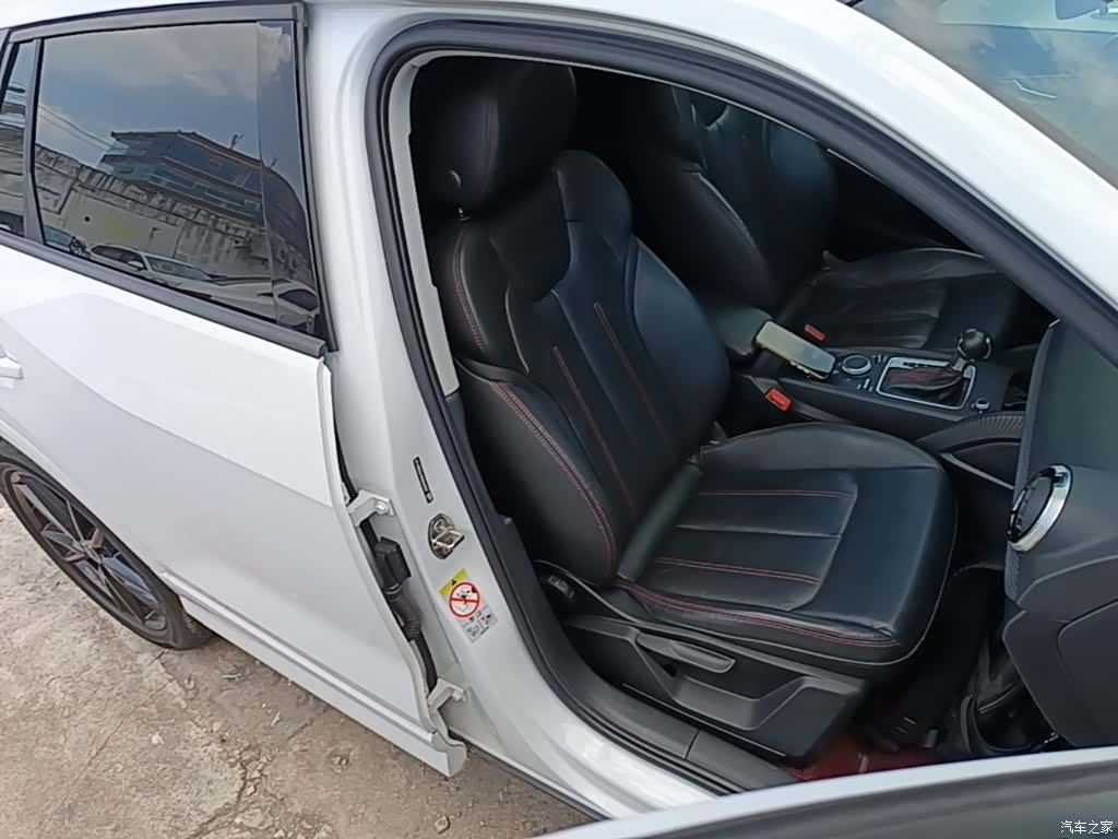 Audi Q2L, 2023 25