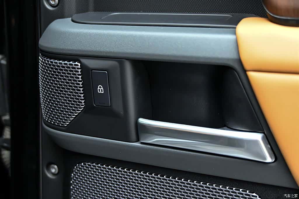 Land Rover Defender, 2024 27