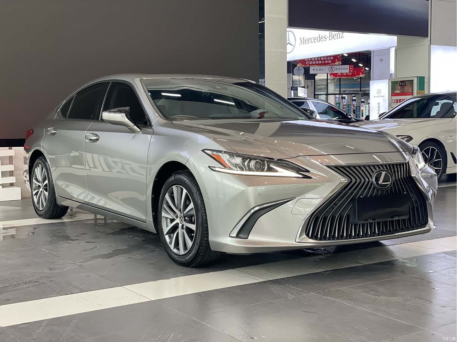 Lexus ES, 2020 3