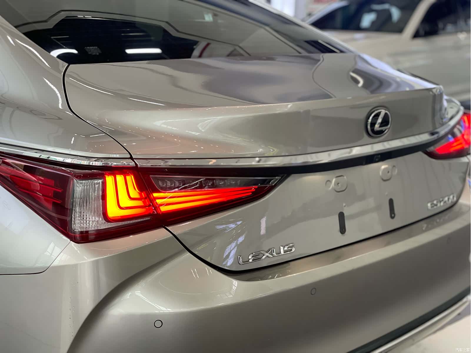 Lexus ES, 2020 7