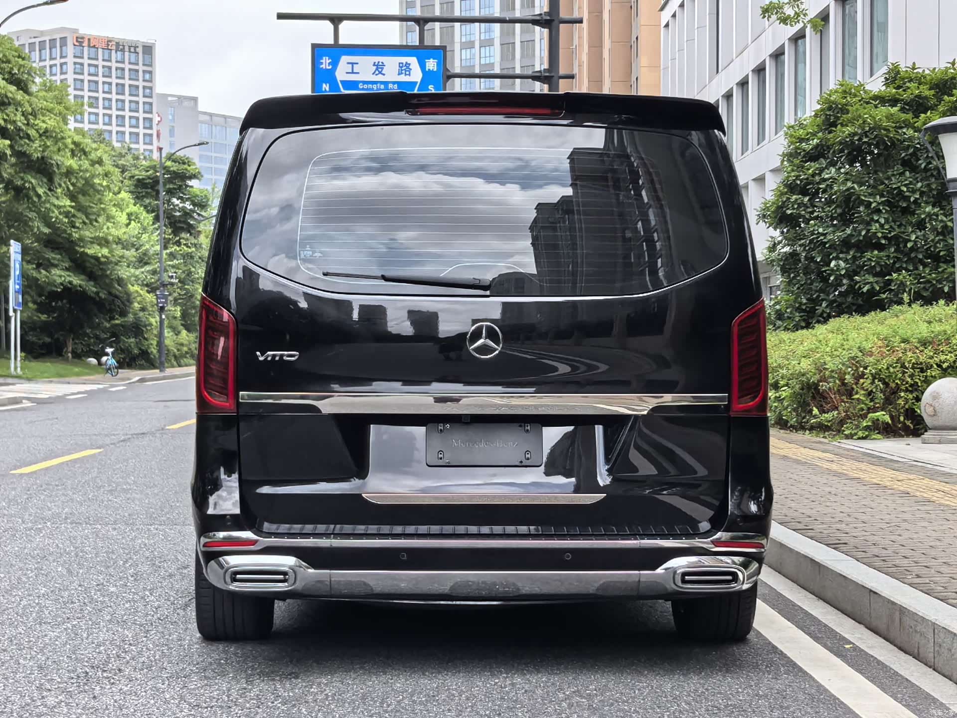 Mercedes-Benz 7, 2022 все фото