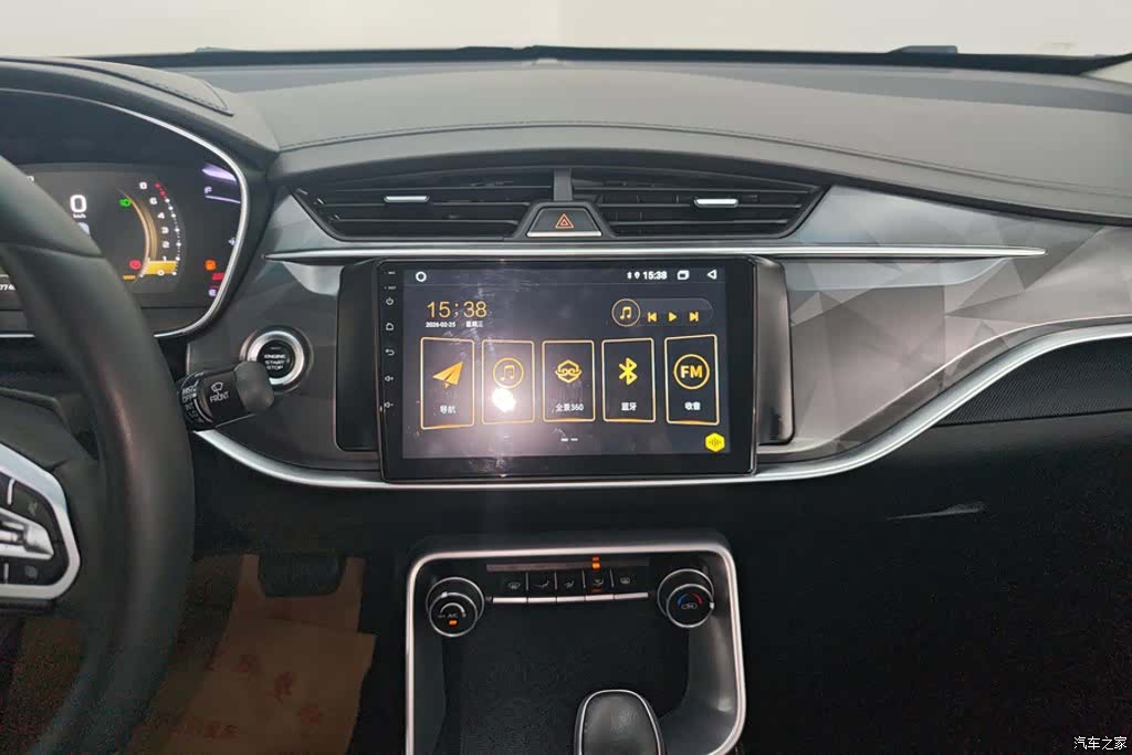 Geely Binray, 2025 13