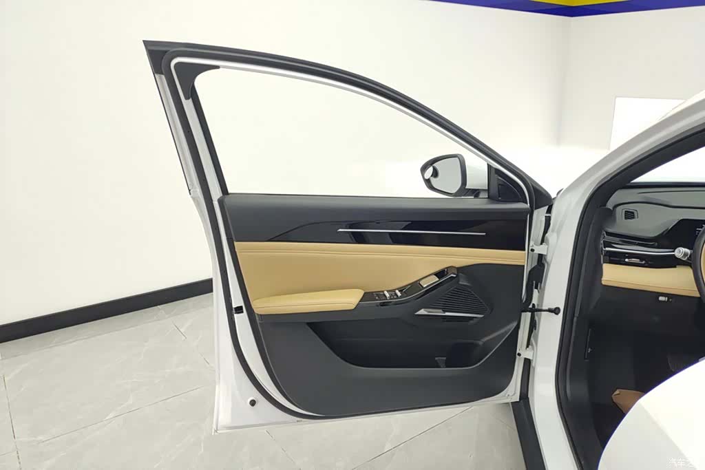 Geely Galaxy L6, 2023 7