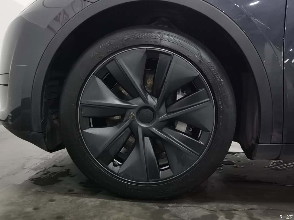 Tesla Model Y, 2024 17