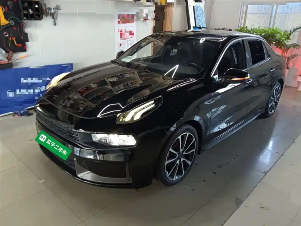Lynk & Co 03