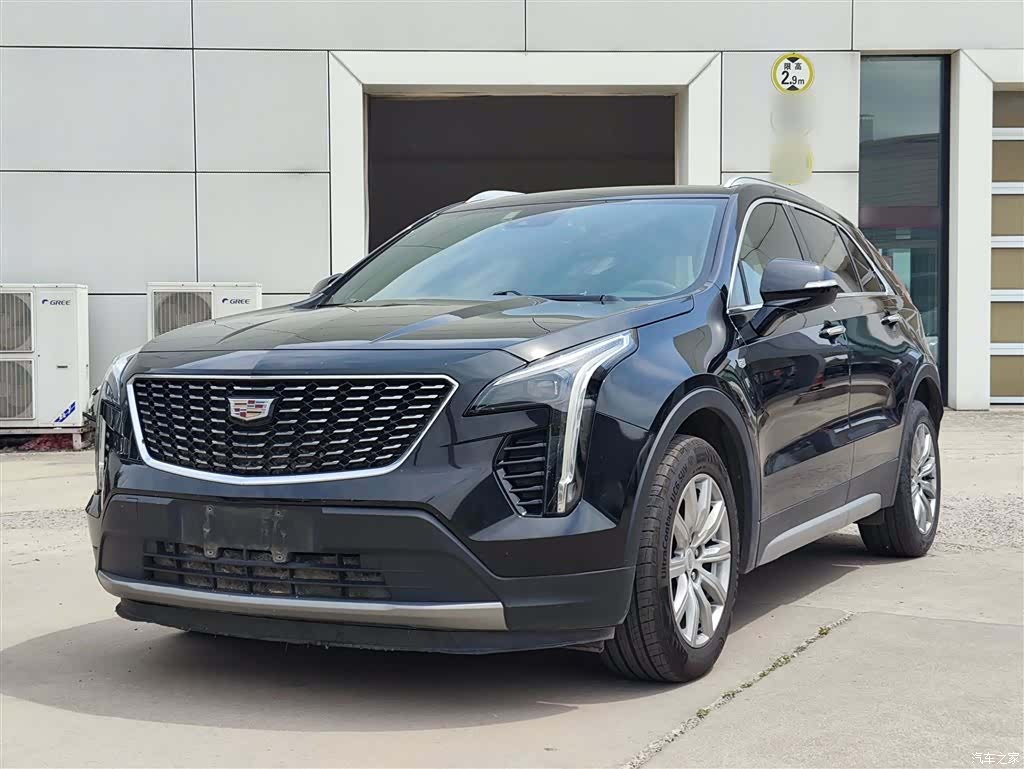 Cadillac XT4, 2022 2