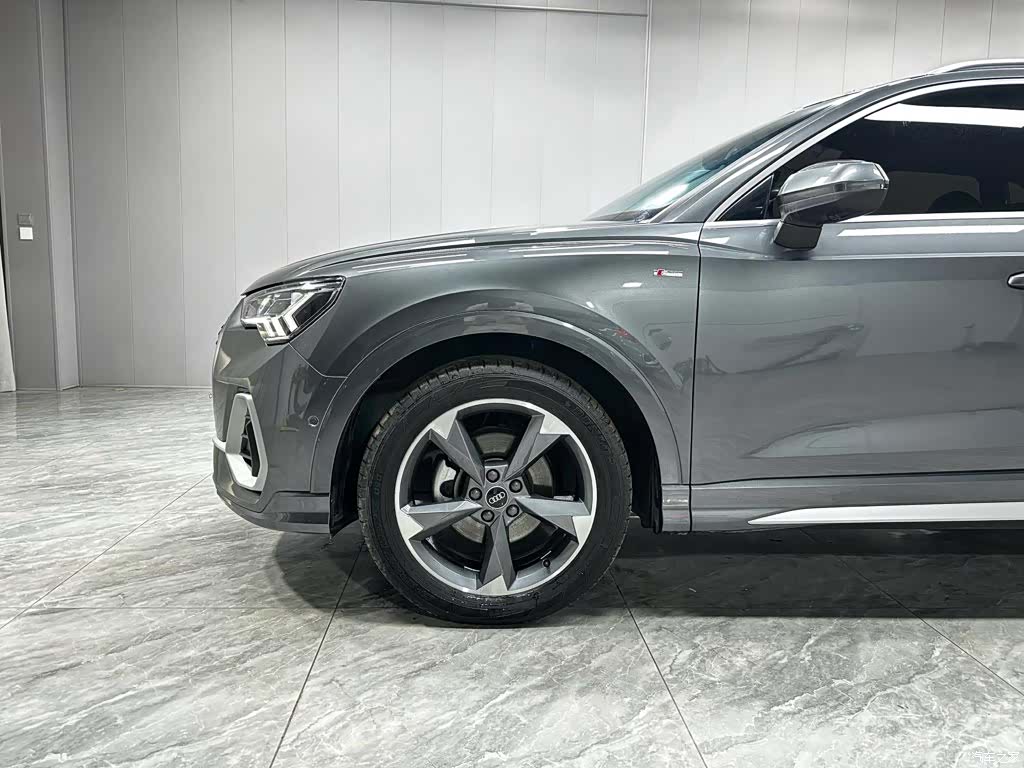 Audi Q3, 2022 10