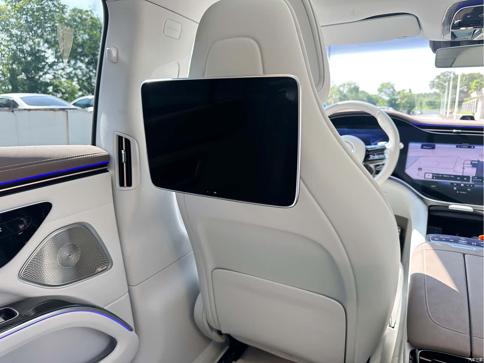 Mercedes-Benz EQS, 2024 19