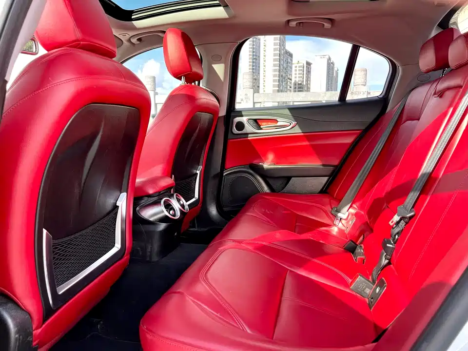 Alfa Romeo Giulia Alfa Romeo Giulia